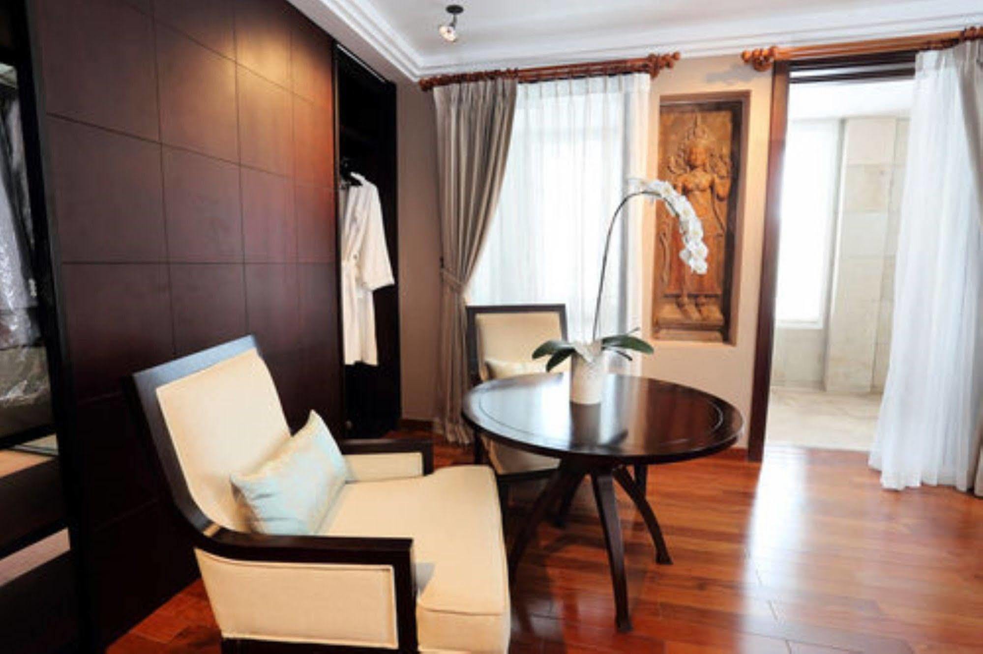 Arunreas Hotel Phnom Pen Exterior foto