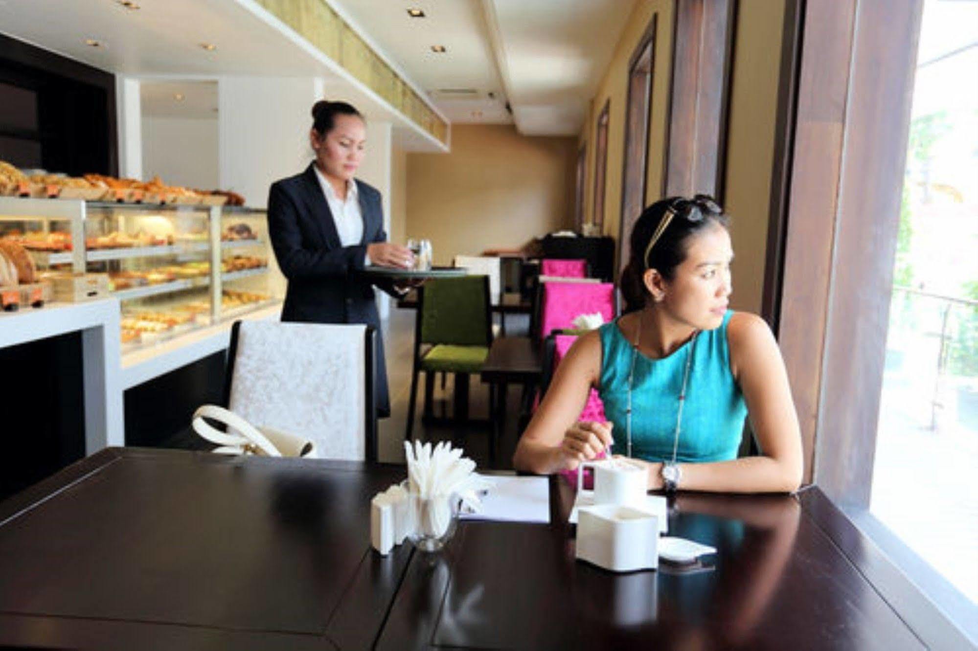 Arunreas Hotel Phnom Pen Exterior foto